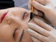 A szemöldök tetoválás vagy microblading valószínűleg a legnépszerűbb tartós sminkkezelés és már a 13 kerületben is elérhető.